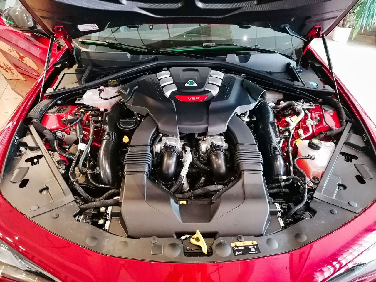 Genialni 2,9-litrski V6 motor, ki poganja različico Quadrifoglio.