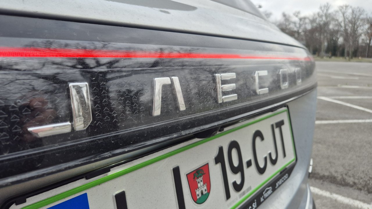 Posebnež, ki vzbuja veliko zanimanja med kupci Posebnež, ki vzbuja veliko zanimanja med kupci