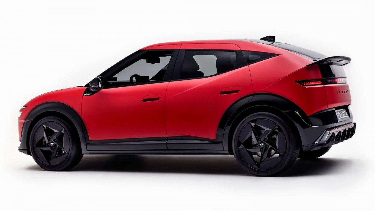 Poudarek na aerodinamiki in tehnologiji