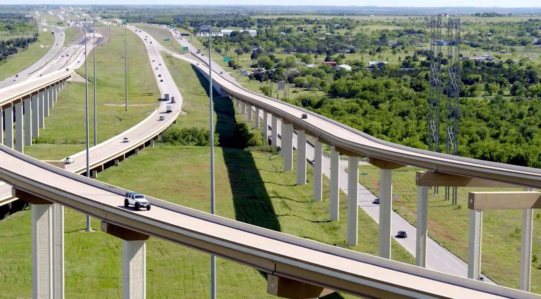 Teksaška avtocesta 130 podira rekorde: Kakšne so omejitve hitrosti po ZDA?