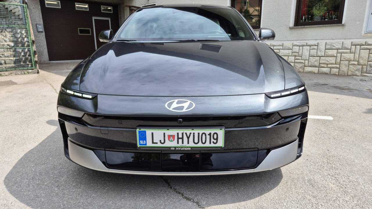Električni Hyundai ima nov obraz in brutalno N verzijo
