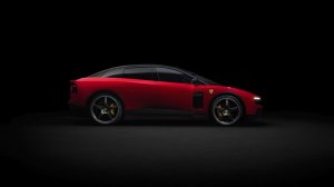 Ferrari Luce močno znižal delnico, nekdanji šef kritičen