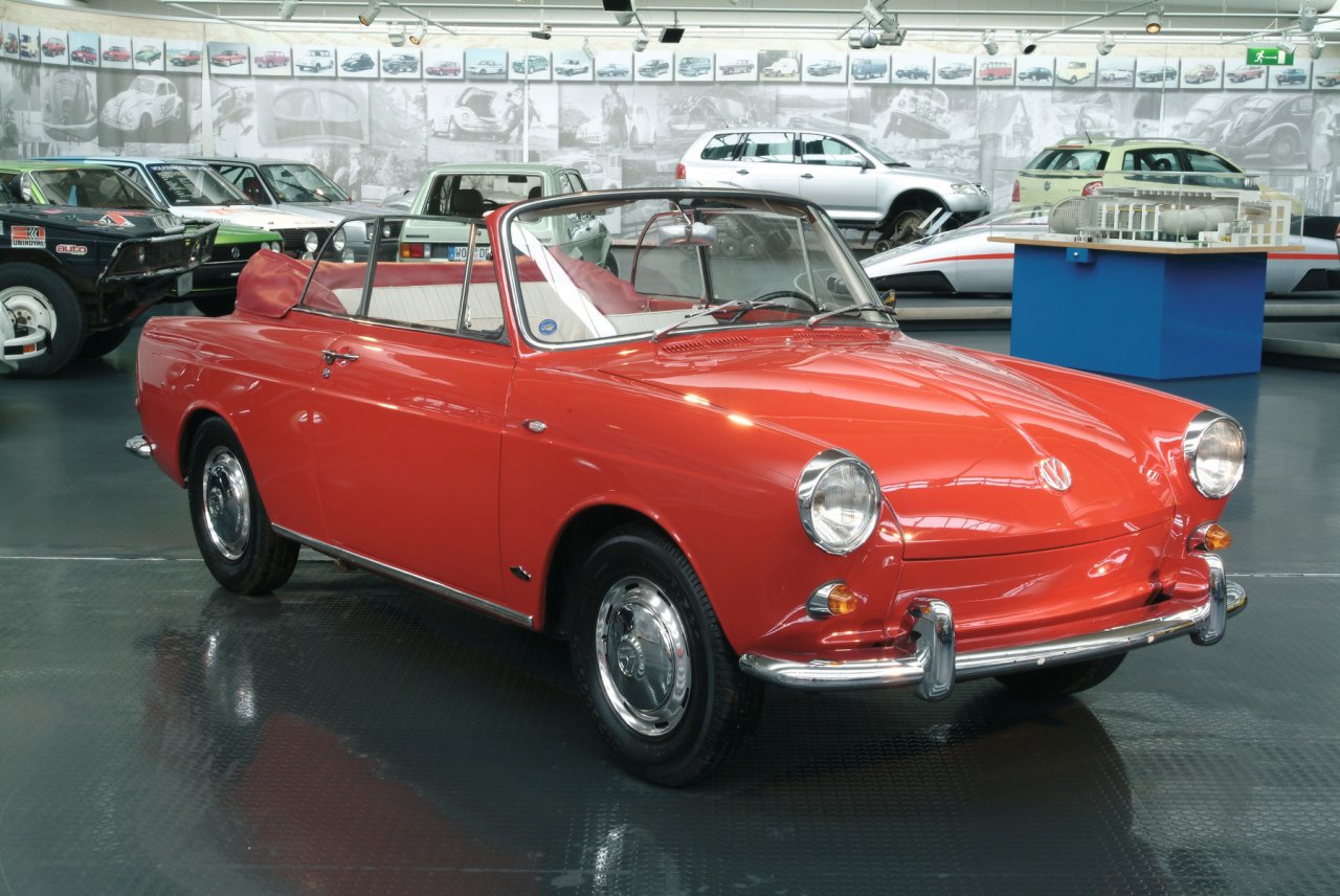 Leta 1961 je Volkswagen razširil svojo ponudbo osebnih vozil z modelom Type 31 VW 1500 Limousine. Šlo je za limuzino srednjega razreda, ki je ostala v proizvodnji do junija 1973 in dosegla več kot dva milijona in pol izdelanih primerkov.

Vzporedno je Volkswagen istega leta na avtomobilskem salonu IAA v Frankfurtu predstavil tudi štirisedežni kabriolet na enaki tehnični osnovi. Karmann je izdelal 16 vozil, večinoma ročno. Do serijske proizvodnje ni prišlo, saj bi potrebne dodatne ojačitve karoserije ceno modela 1500 Cabriolet pognale v nesprejemljivo visoke številke.

Danes obstajata le še dva primerka tega avtomobila – eden je v zbirki podjetja Karmann, drugi pa v muzeju AutoMuseum Volkswagen.