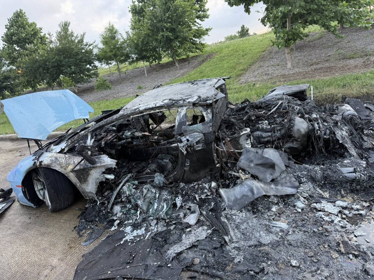 Škoda presega milijon evrov: v isti nesreči uničena dva Lamborghinija Škoda presega milijon evrov: v isti nesreči uničena dva Lamborghinija