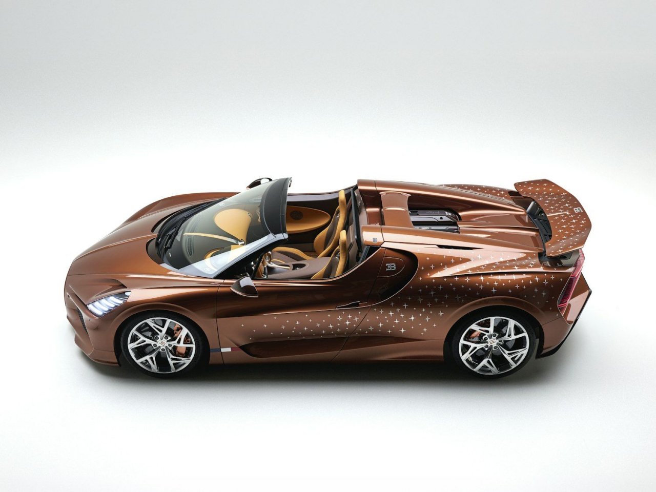 Bugatti ustvaril unikatni Mistral v čast Malemu princu Bugatti ustvaril unikatni Mistral v čast Malemu princu