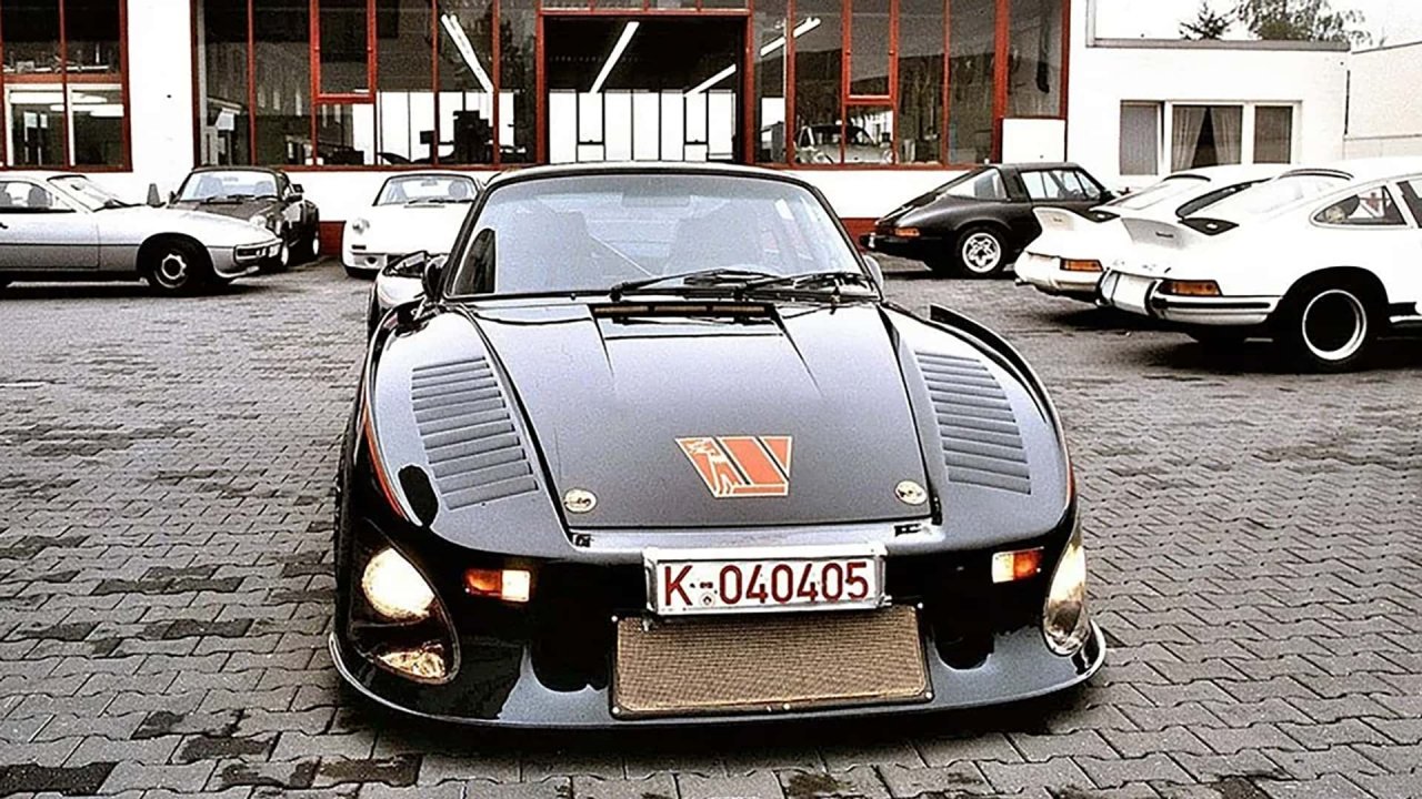 Cestna pošast, ki gre do 338 km/h, je naprodaj Cestna pošast, ki gre do 338 km/h, je naprodaj