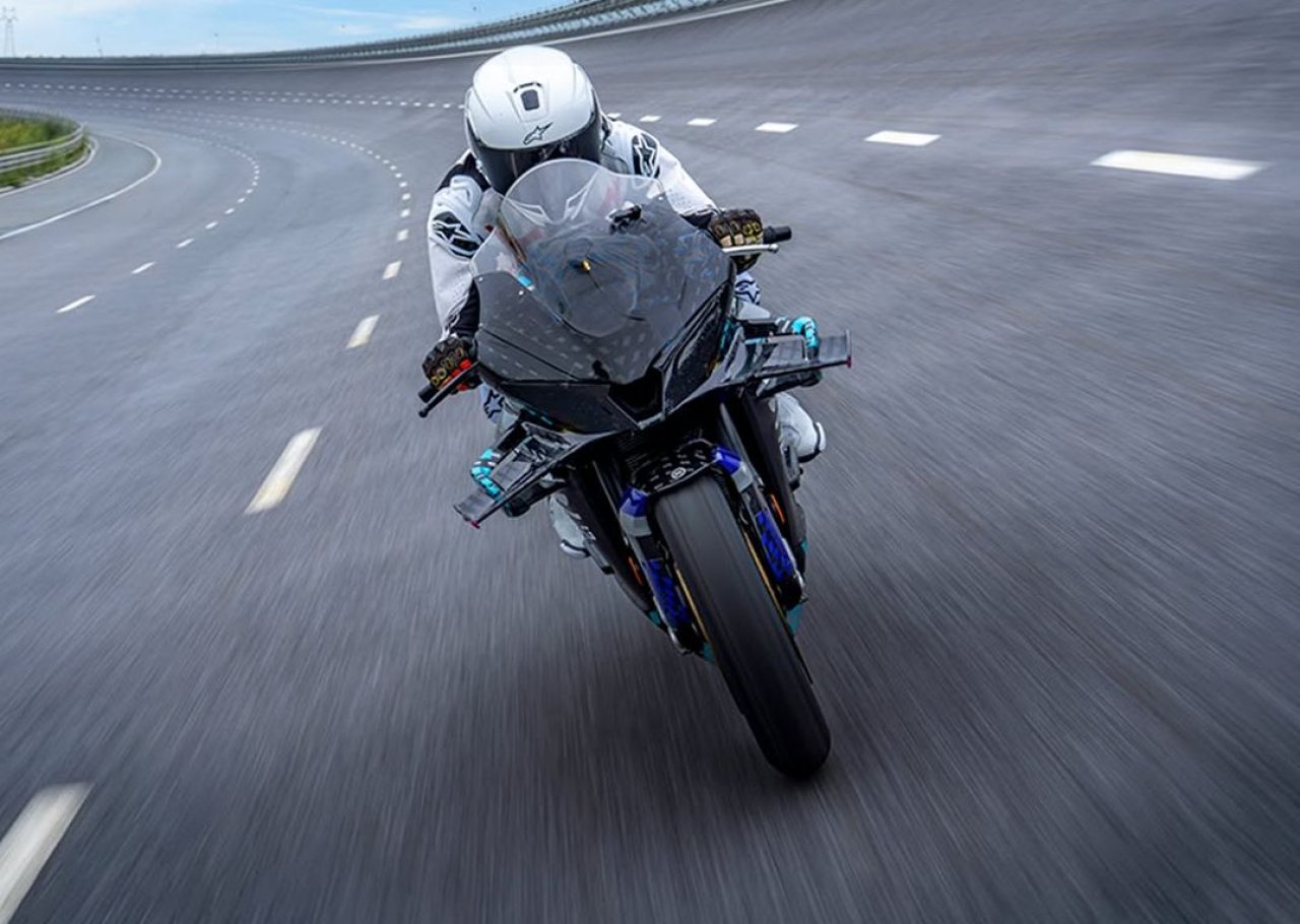 Kitajski dvokolesnik z V4 motorjem dosegel hitrost skoraj 316 km/h Kitajski dvokolesnik z V4 motorjem dosegel hitrost skoraj 316 km/h