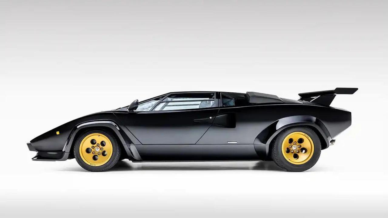 Na dražbo prihaja Countach LP5000 QV Downdraft s šestimi uplinjači Na dražbo prihaja Countach LP5000 QV Downdraft s šestimi uplinjači