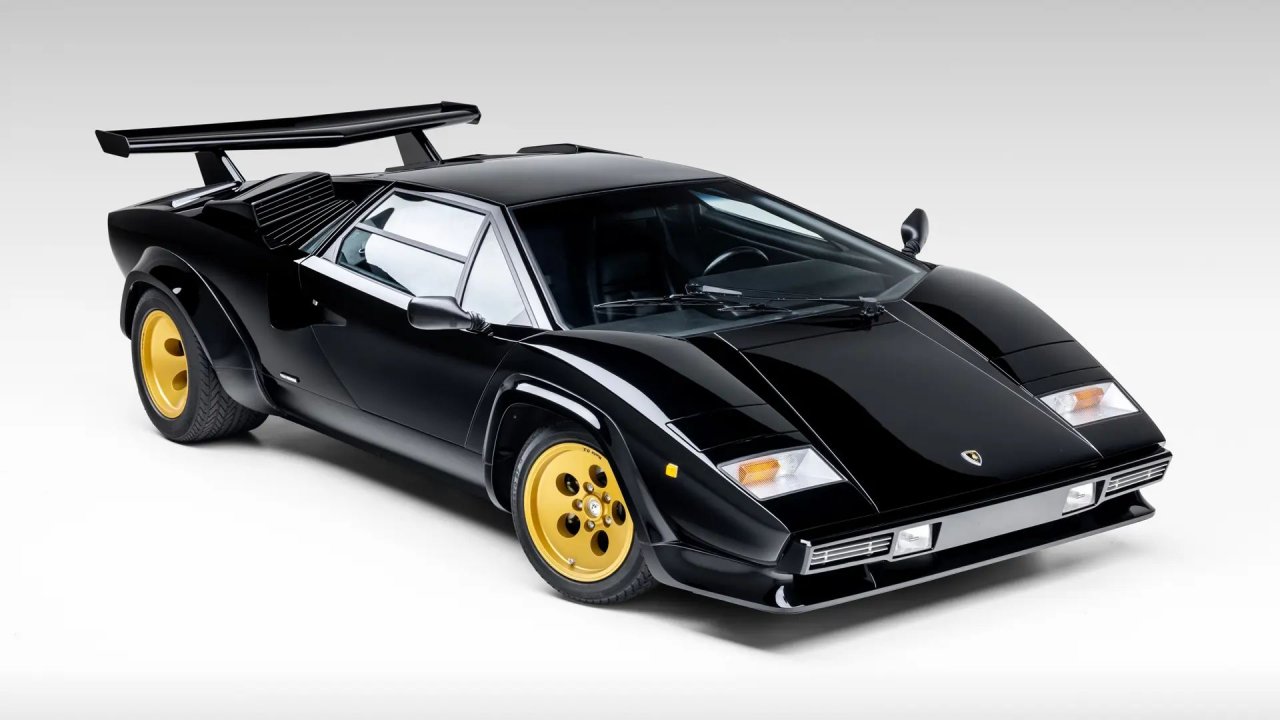 Na dražbo prihaja Countach LP5000 QV Downdraft s šestimi uplinjači Na dražbo prihaja Countach LP5000 QV Downdraft s šestimi uplinjači