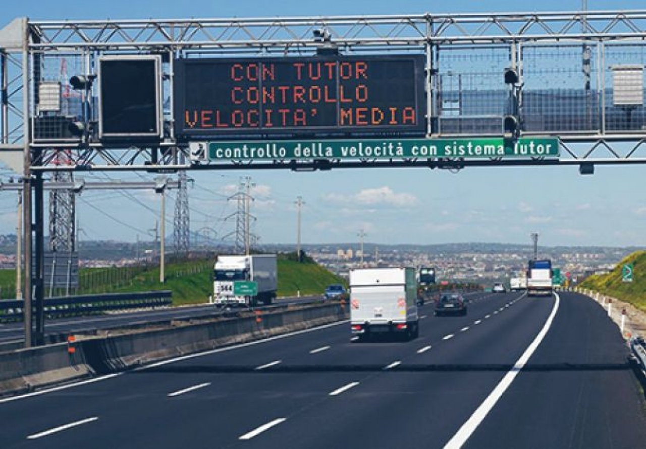 Ne nadzirajo le hitrost, pač pa tudi varnostno razdaljo in prehitevanja Ne nadzirajo le hitrost, pač pa tudi varnostno razdaljo in prehitevanja