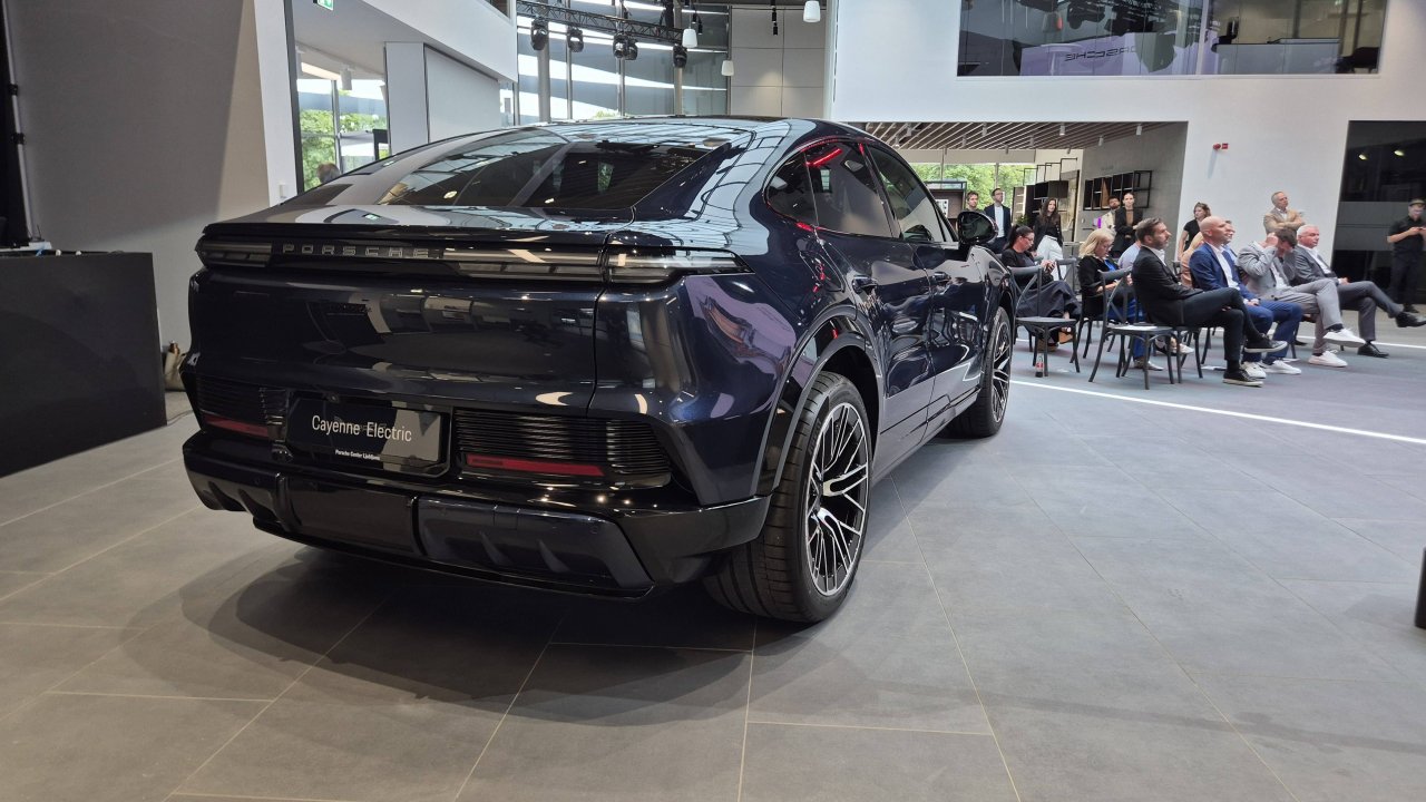 Porschejev center prihodnosti za 16 milijonov evrov Porschejev center prihodnosti za 16 milijonov evrov