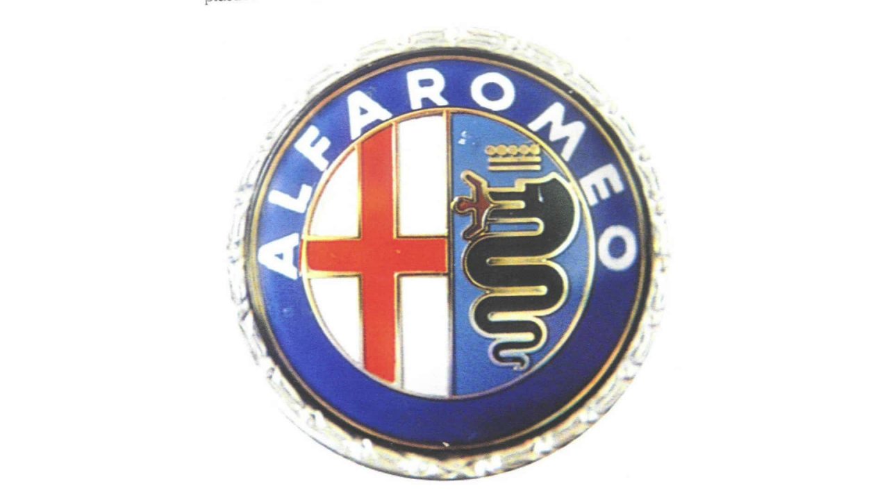 Znameniti logotip še danes nosi simbole lombardijske prestolnice, ki jih obdaja kobaltno moder obroč – rdeči križ na belem polju, ki simbolizira mesto Milano, in kačo z zmajevo glavo, ki izhaja iz grba družine Visconti. 