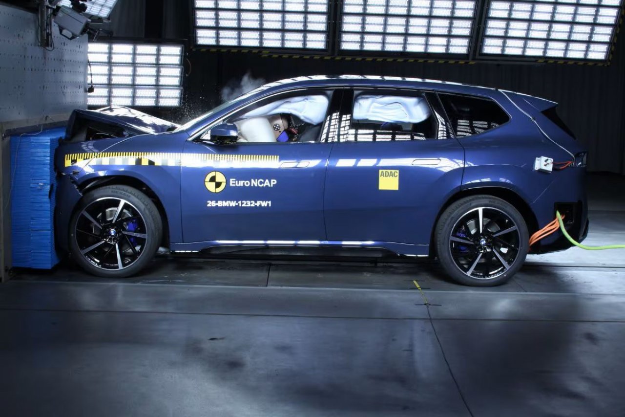 BMW iX3 in Zeekr 7GT navdušila na strožjih testih Euro NCAP BMW iX3 in Zeekr 7GT navdušila na strožjih testih Euro NCAP