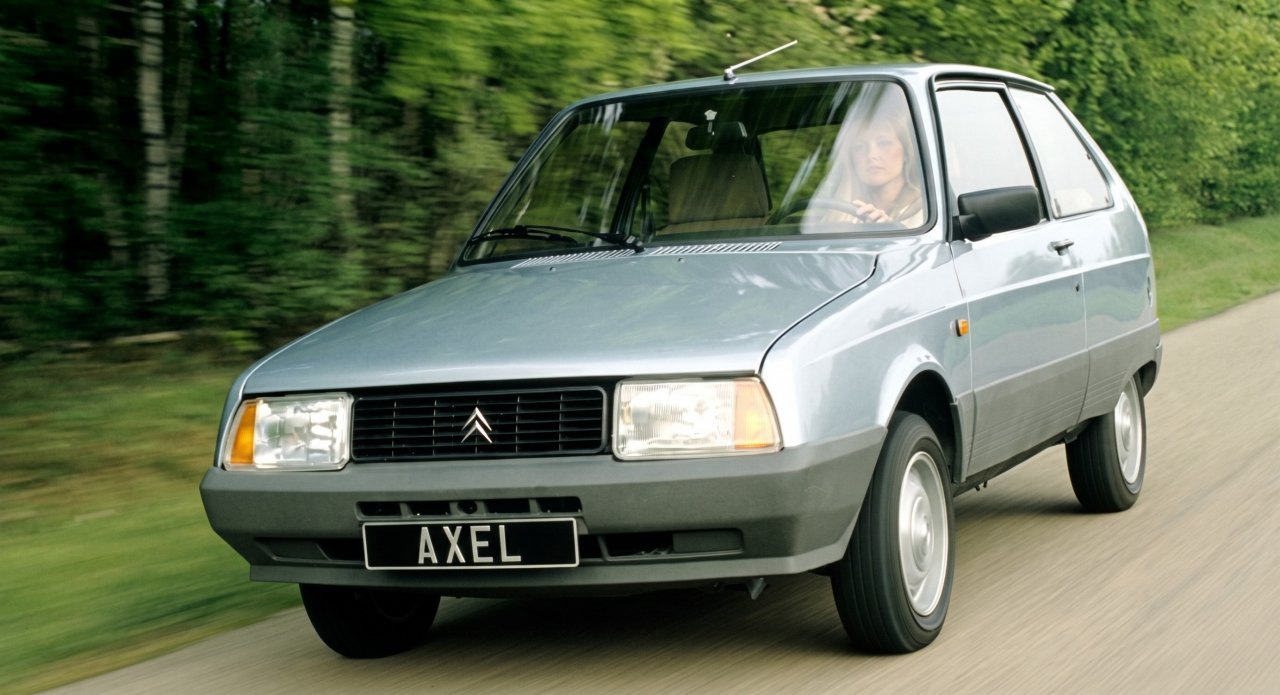 Citroen Axel ni dosegel prodajnih številk, ki so si jih pri Oltcitu želeli. Skupno je bilo v zahodnoevropskih državah prodanih nekaj več kot 60 tisoč primerkov modela Axel, od tega le skromnih 28.115 v Franciji. Citroën je nato potreboval skoraj dodatni dve leti, da je povsem izpraznil preostale zaloge, pri čemer mu je opazno pomagala prodajna mreža Andréja Chardonneta. Zadnjih 11 primerkov tega modela je namreč našlo svoje kupce šele leta 1990.
