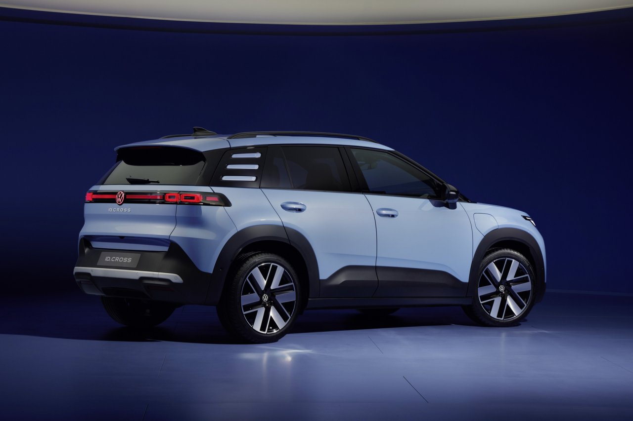 Mali električni SUV z velikim prtljažnikom in dosegom do 436 kilometrov Mali električni SUV z velikim prtljažnikom in dosegom do 436 kilometrov