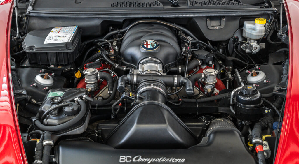 Naprodaj tri Alfe Romeo z V8 motorjem, ena ima le 24 prevoženih kilometrov