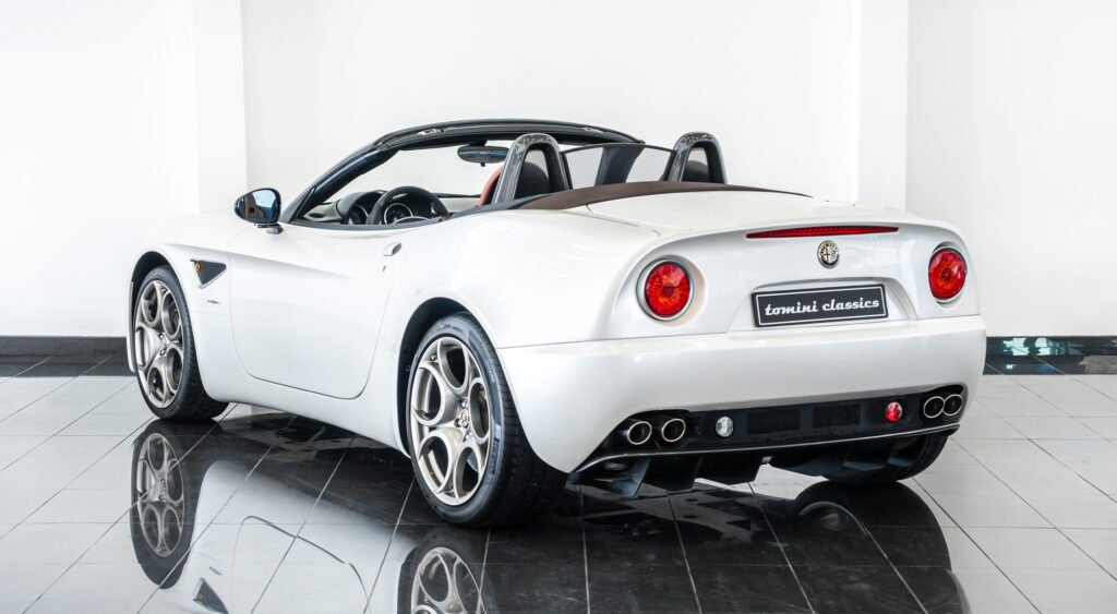 Naprodaj tri Alfe Romeo z V8 motorjem, ena ima le 24 prevoženih kilometrov