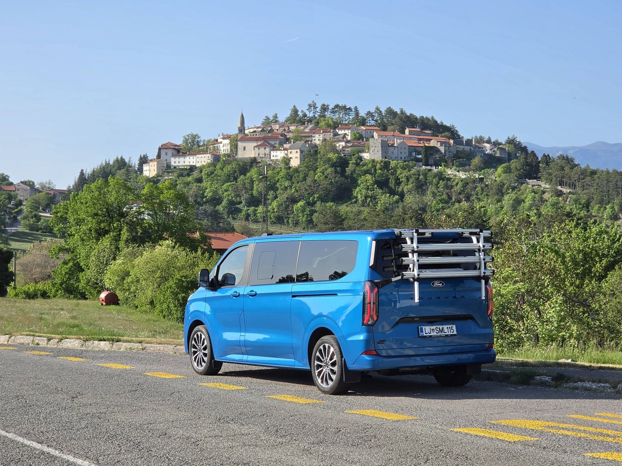 Otroško veselje do potovanja na električen način