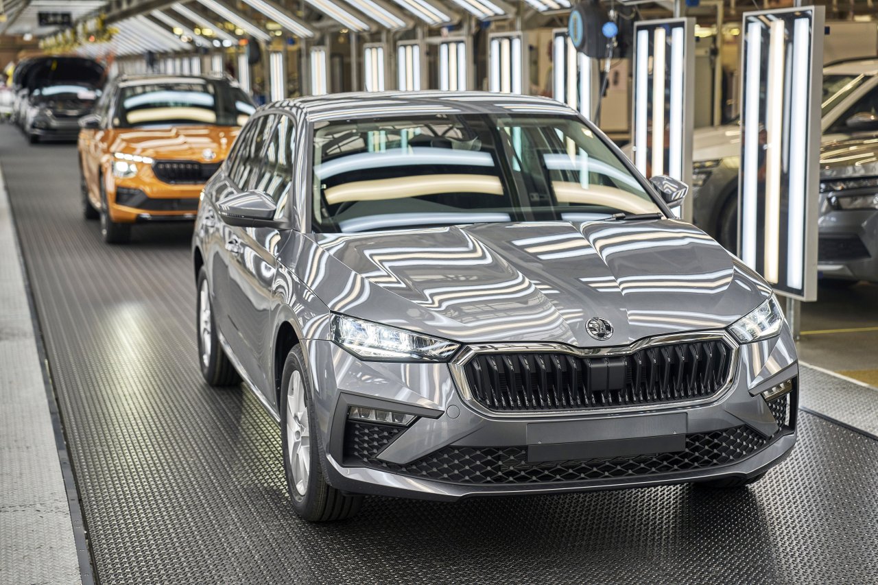 V tovarni nastaja tudi nova Škoda Octavia in Kamiq. Vsako izmeno skupno izdelajo med 300 in 400 avtomobilov.