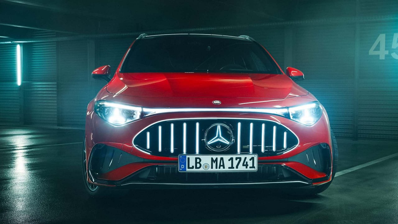 Trije elektromotorji razvijejo kar 500 kilovatov moči