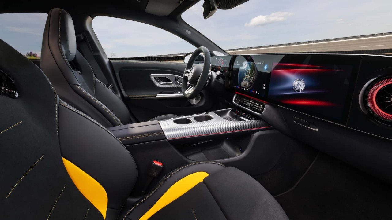 Trije elektromotorji razvijejo kar 500 kilovatov moči
