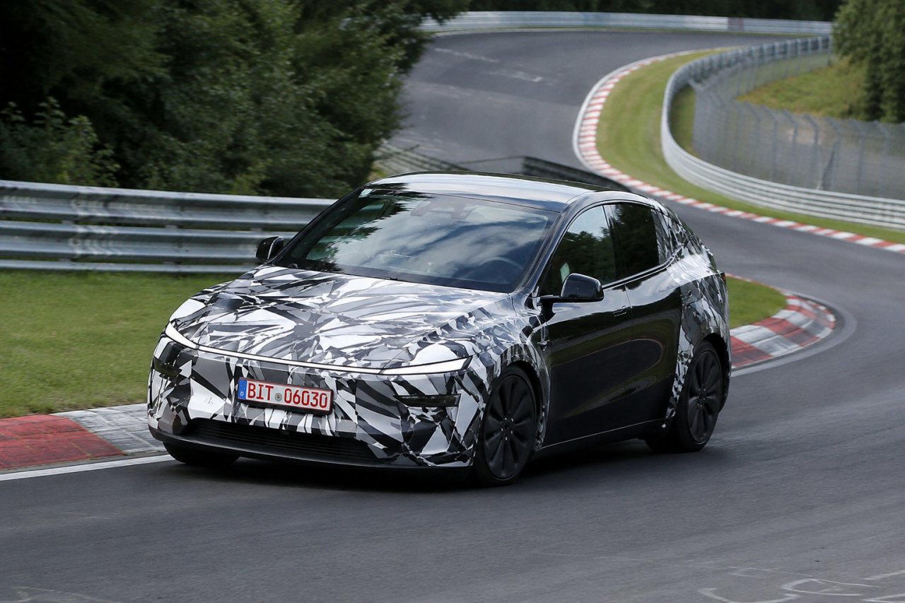 Večji Tesla Model Y L prihaja tudi v Evropo Večji Tesla Model Y L prihaja tudi v Evropo