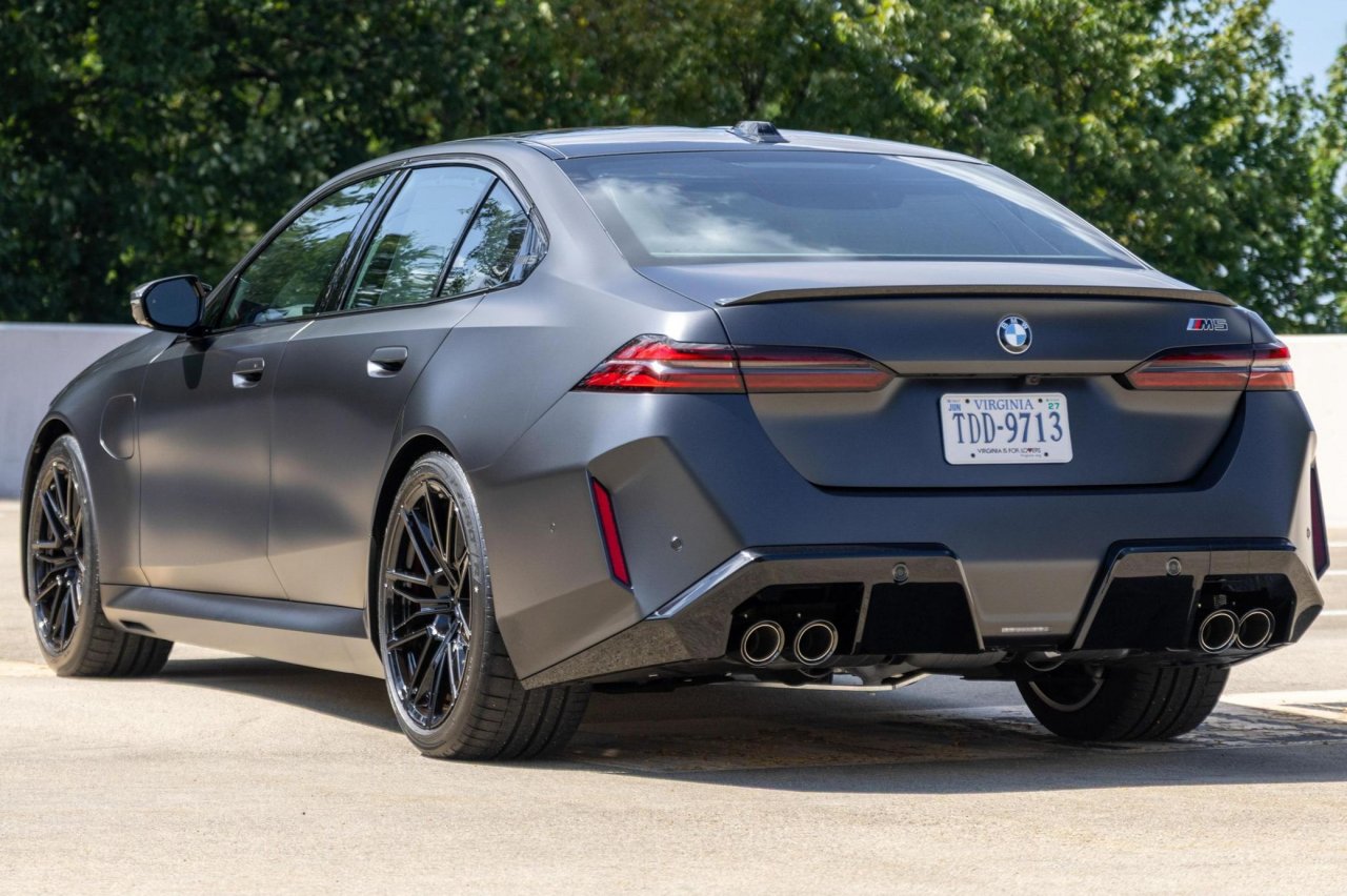 BMW M5 prodal po 300 kilometrih – izguba je brutalna BMW M5 prodal po 300 kilometrih – izguba je brutalna