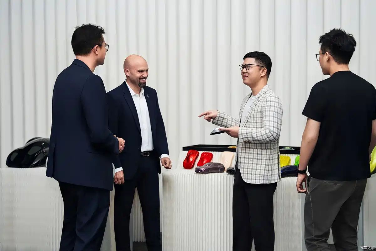 Kitajski novi SUV je neverjetno podoben Ferrariju Kitajski novi SUV je neverjetno podoben Ferrariju