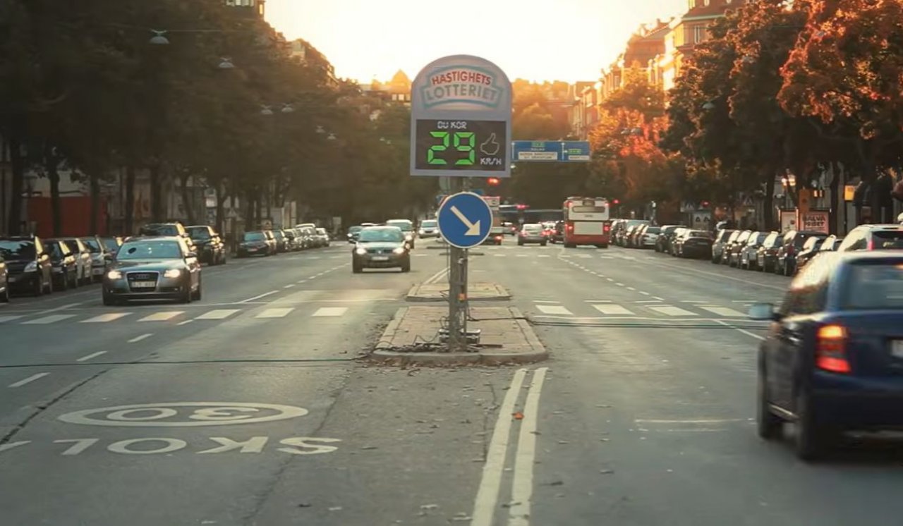 Na Švedskem so voznike za spoštovanje omejitev nagrajevali z denarjem Na Švedskem so voznike za spoštovanje omejitev nagrajevali z denarjem