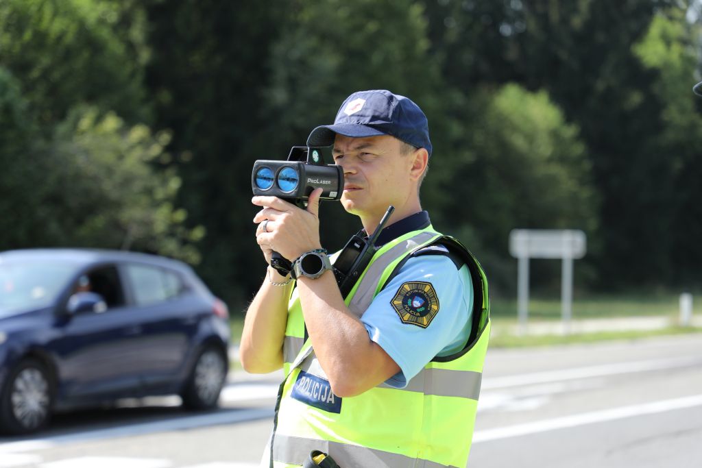 Običajni Golf gre tudi preko 220 km/h