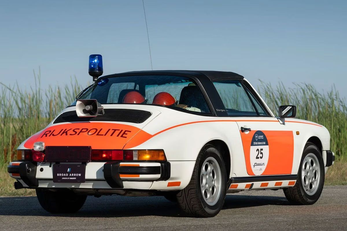 Policijski Porsche 911 prodan za rekordnih 252.000 dolarjev