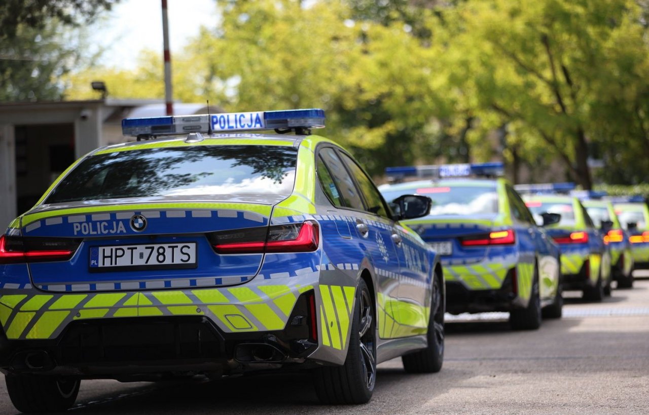 Policisti so dobili nove BMW-je M340i, celoten paket obsega več kot 1000 vozil Policisti so dobili nove BMW-je M340i, celoten paket obsega več kot 1000 vozil