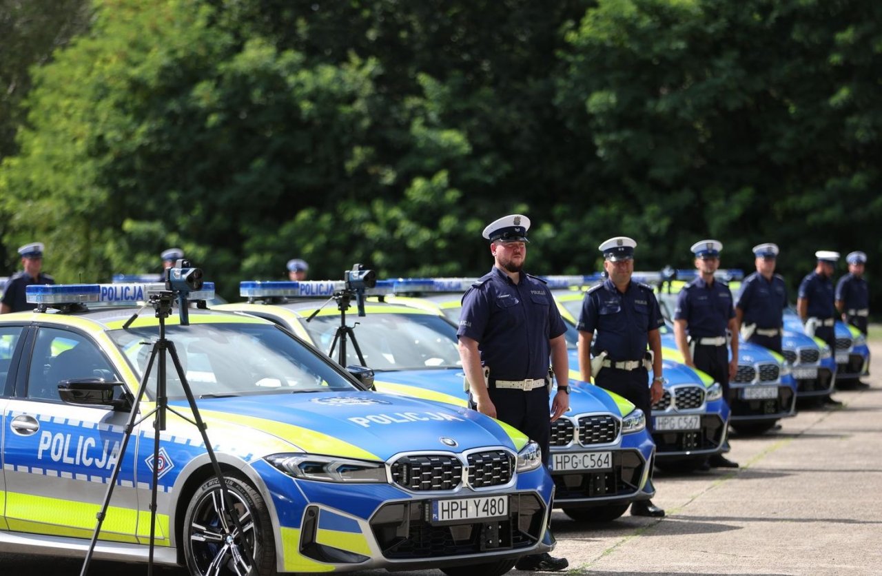 Policisti so dobili nove BMW-je M340i, celoten paket obsega več kot 1000 vozil Policisti so dobili nove BMW-je M340i, celoten paket obsega več kot 1000 vozil