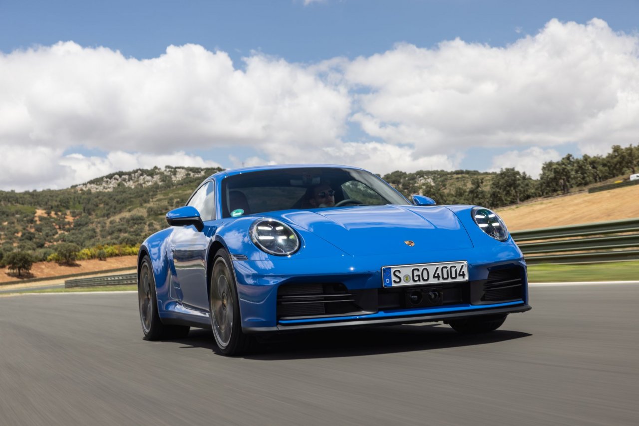 Porsche 911 Carrera od zdaj z gumami korejskega proizvajalca Porsche 911 Carrera od zdaj z gumami korejskega proizvajalca