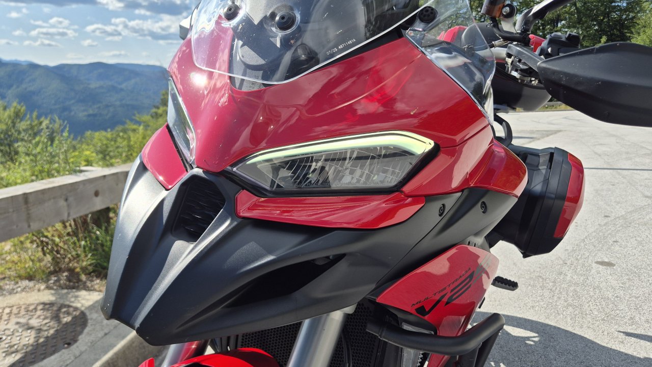 S temeljito prenovljenim Ducatijem po najlepših slovenskih serpentinah S temeljito prenovljenim Ducatijem po najlepših slovenskih serpentinah