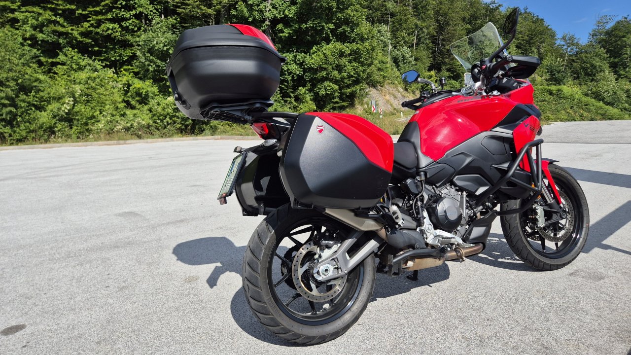 S temeljito prenovljenim Ducatijem po najlepših slovenskih serpentinah S temeljito prenovljenim Ducatijem po najlepših slovenskih serpentinah