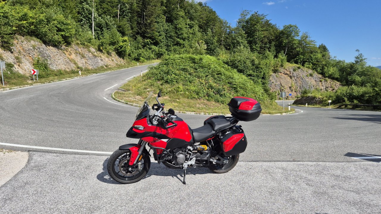 S temeljito prenovljenim Ducatijem po najlepših slovenskih serpentinah S temeljito prenovljenim Ducatijem po najlepših slovenskih serpentinah