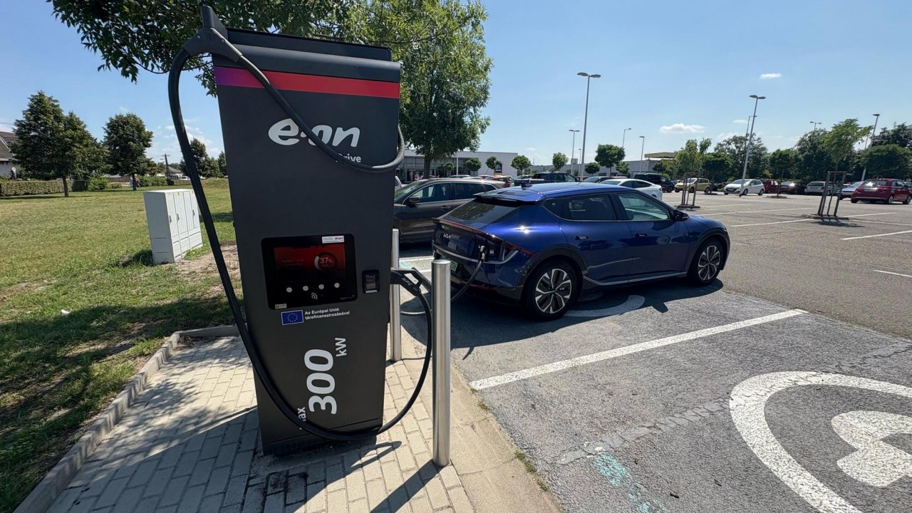 Suša udarila tudi po električnih avtomobilih