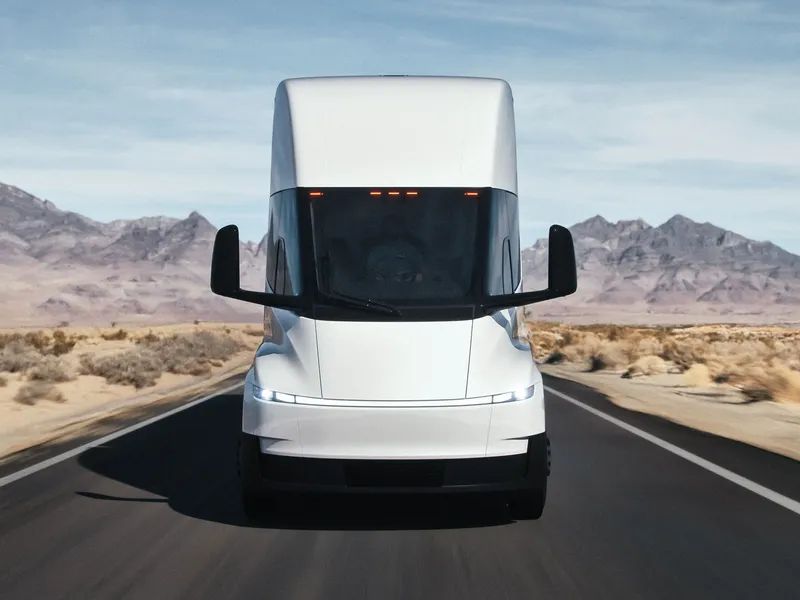 Tesla Semi prihaja v Evropo, prve velike stranke ga že naročajo