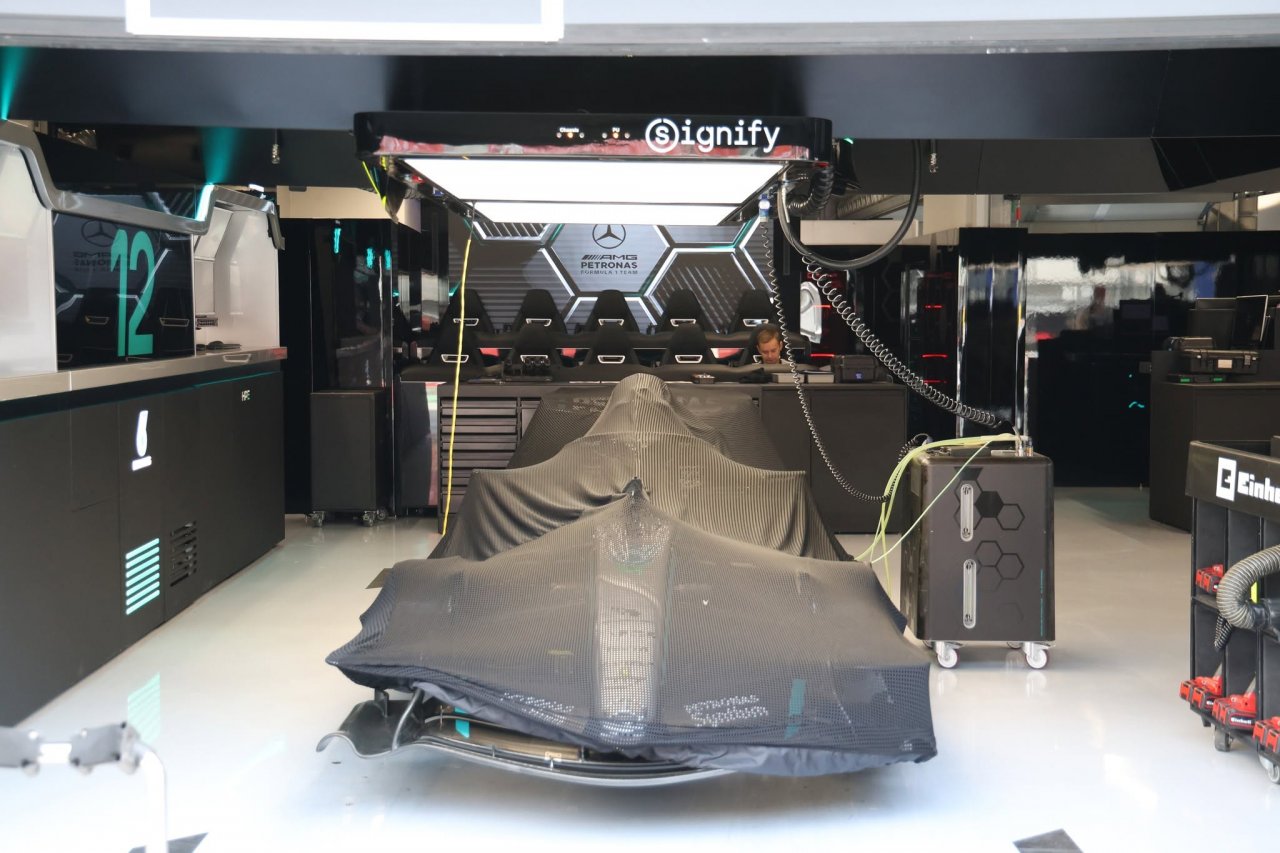 Dizel pri nas čez 2 evra, a v F1 liter stane tudi do 500 evrov Dizel pri nas čez 2 evra, a v F1 liter stane tudi do 500 evrov