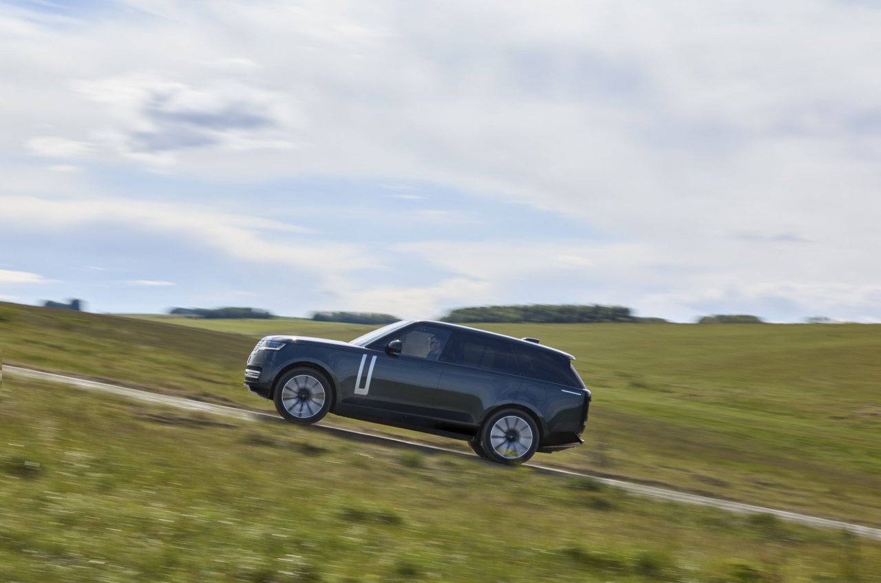 Dobrih 163 tisočakov stane prvi električni Range Rover Dobrih 163 tisočakov stane prvi električni Range Rover