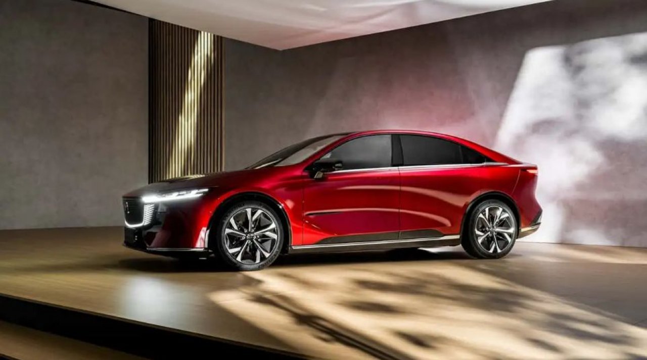 Mazda 6e z večjo baterijo in do 560 km dosega Mazda 6e z večjo baterijo in do 560 km dosega