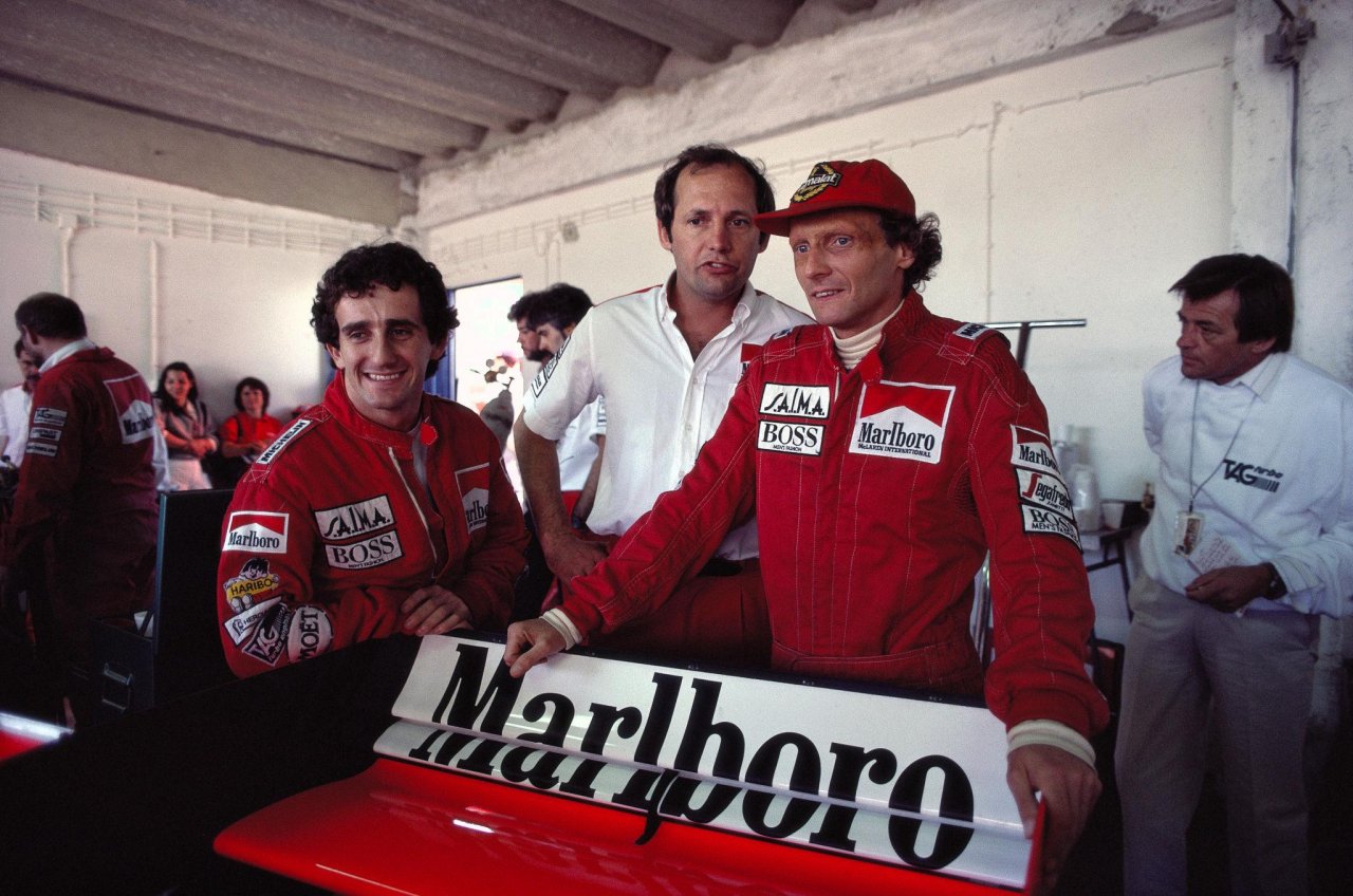 V osemdesetih je McLaren prešel v nove roke pod vodstvom Rona Dennisa, ekipa pa je v F1 vladala praktično celo desetletje.