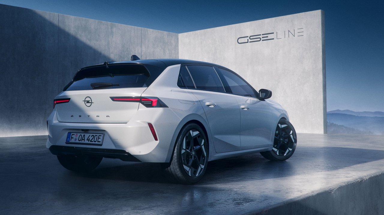 Prihaja Astra GSE Line, v delavnicah je tudi zmogljiva različica z 206 kW Prihaja Astra GSE Line, v delavnicah je tudi zmogljiva različica z 206 kW