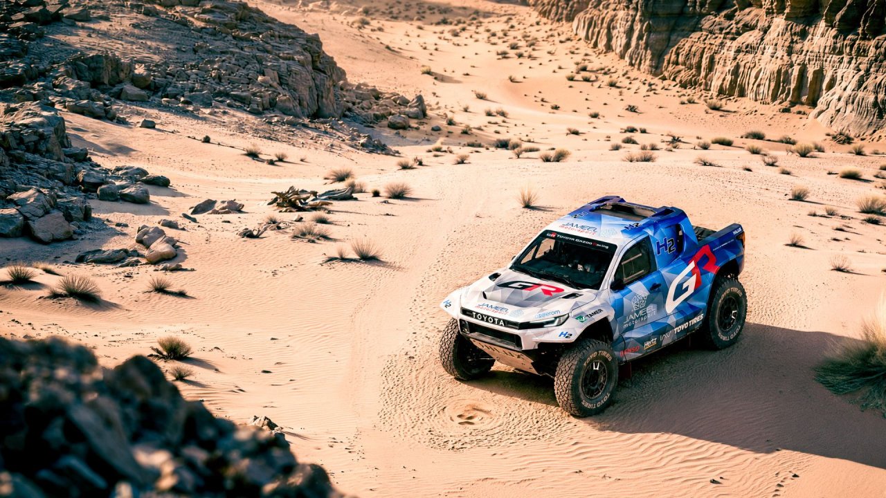 Toyota bo na Dakar poslala Hiluxa na vodik Toyota bo na Dakar poslala Hiluxa na vodik