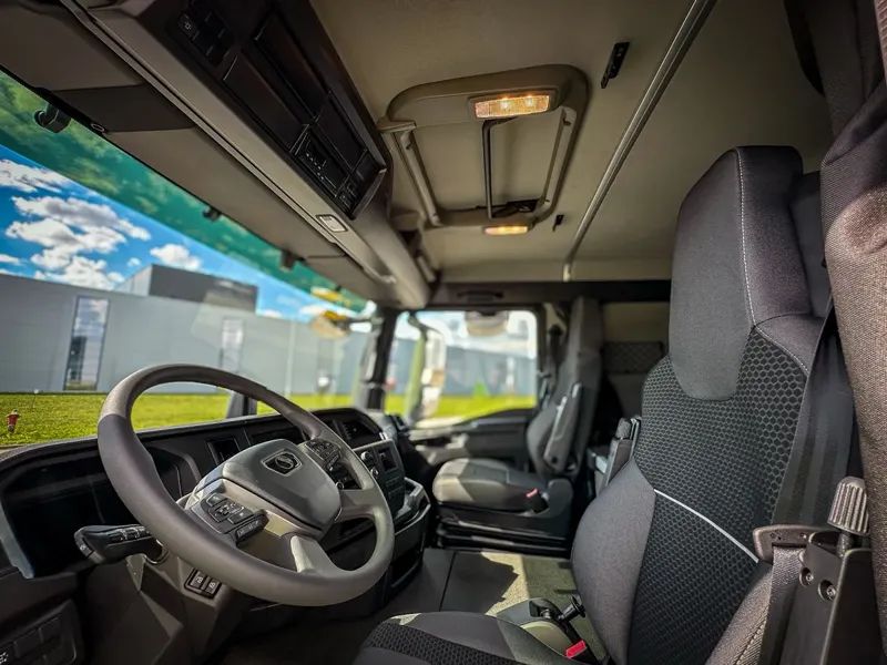 Volkswagen iz naftalina vleče poljski Star – in ga pošilja v vojsko