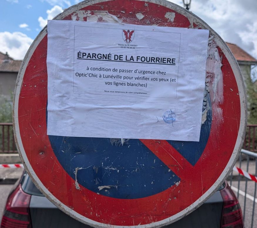 Sporočilo je bilo zelo jasno: "Prihranjen odvoza s pajkom. Pod pogojem, da se nujno oglasite pri Optic’Chic v Lunévillu, da preverijo vaš vid (in vaše bele črte)".