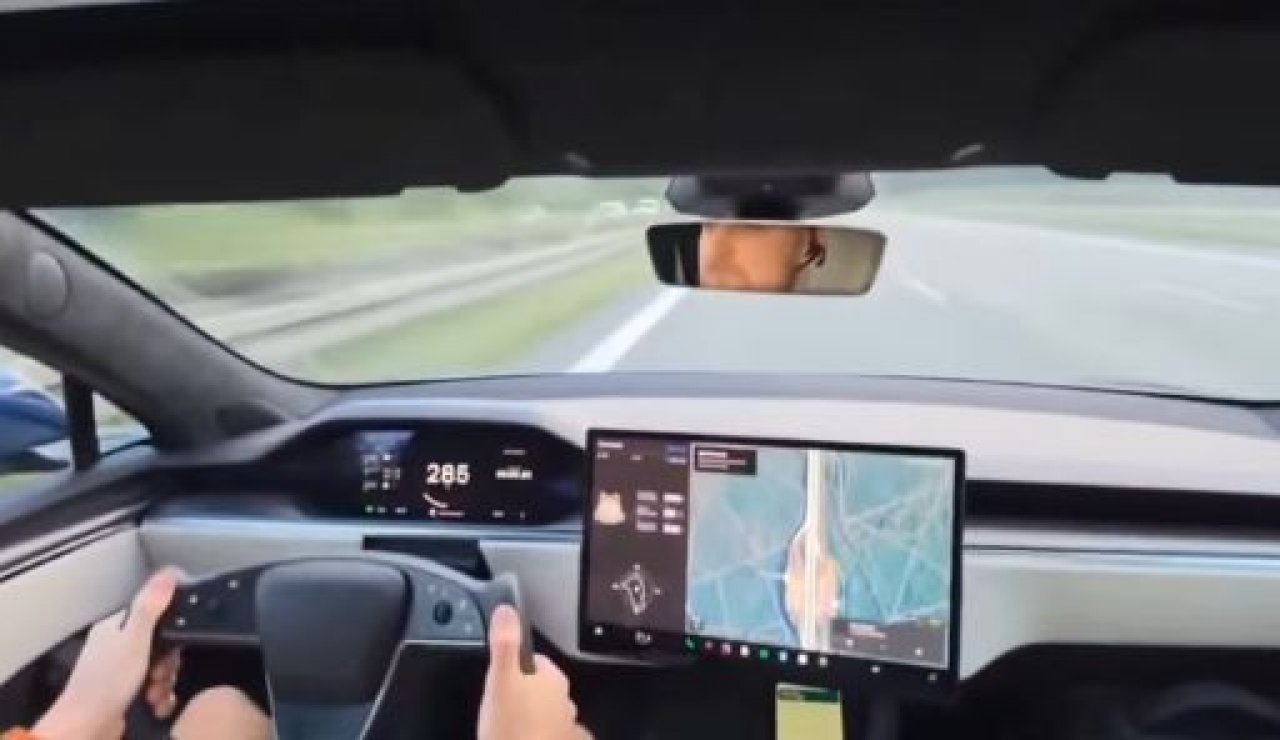 Pri 285 km/h mu je počila guma, nesrečo je preživel Pri 285 km/h mu je počila guma, nesrečo je preživel