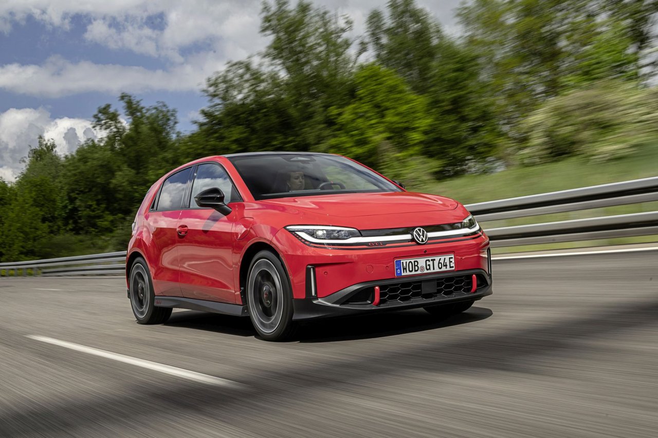 Prvi električni GTI ima slovensko ceno Prvi električni GTI ima slovensko ceno