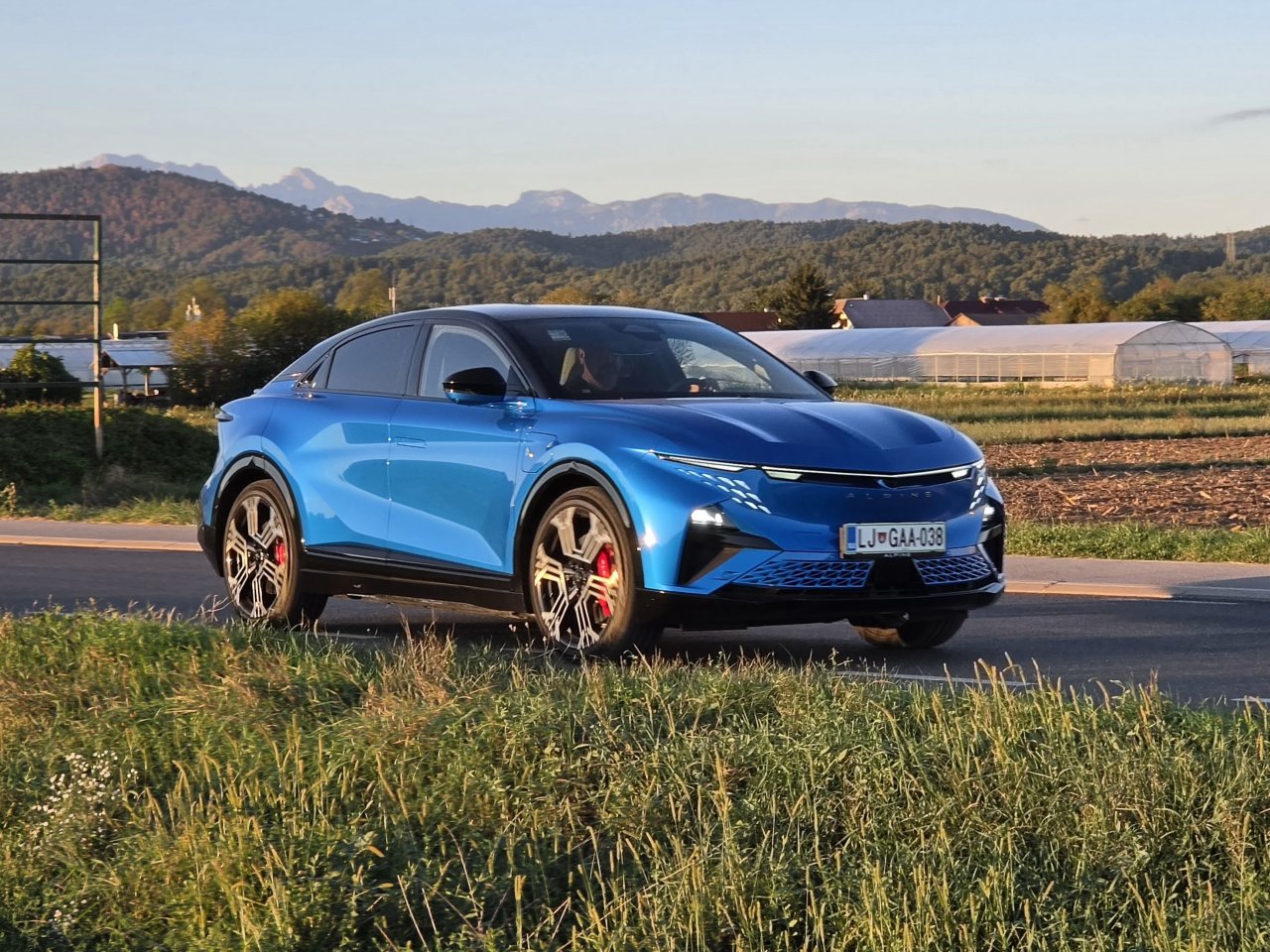 Trije elektromotorji za veliko vozniške zabave